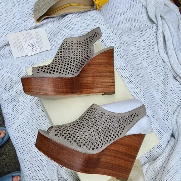 Coach Chastity‎ Op Art Laser Wedges 9.5 NEW - Picture 8 of 12